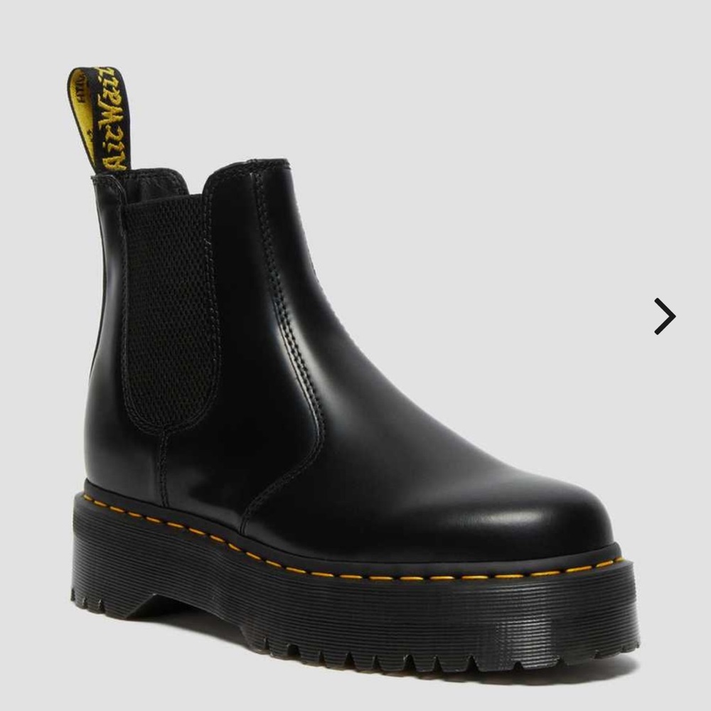DR MARTEN PLATFORM CHELSEA BOOTS SIZE 9